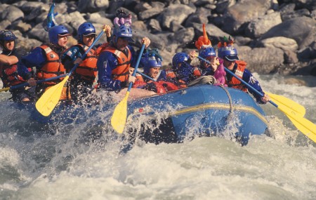 Paddling tghe big water of the Himalaya