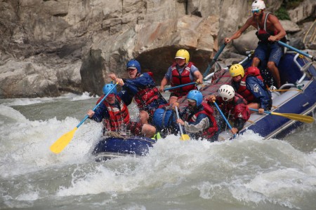 Steve tackling the big water on the Tamur River in Nepal