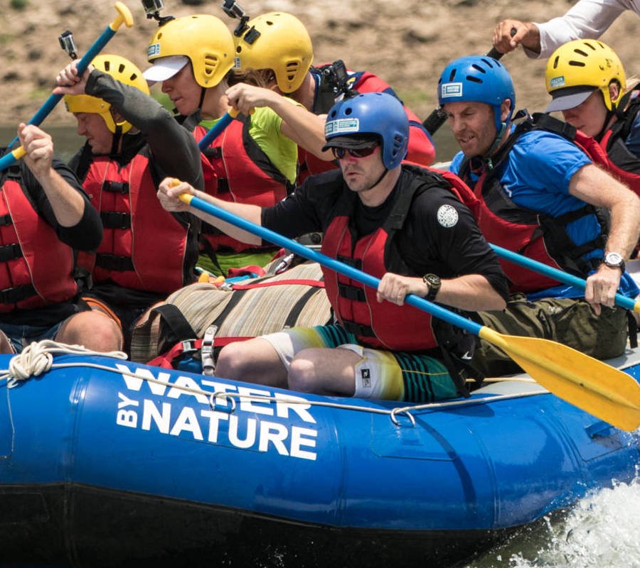 Image of raft running Rapid 11 on the Zambezi River